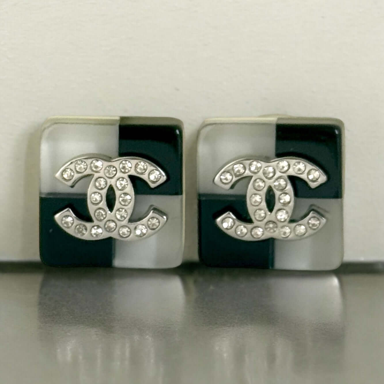 Pre-owned Chanel CC Square Lucite B/W Earrings