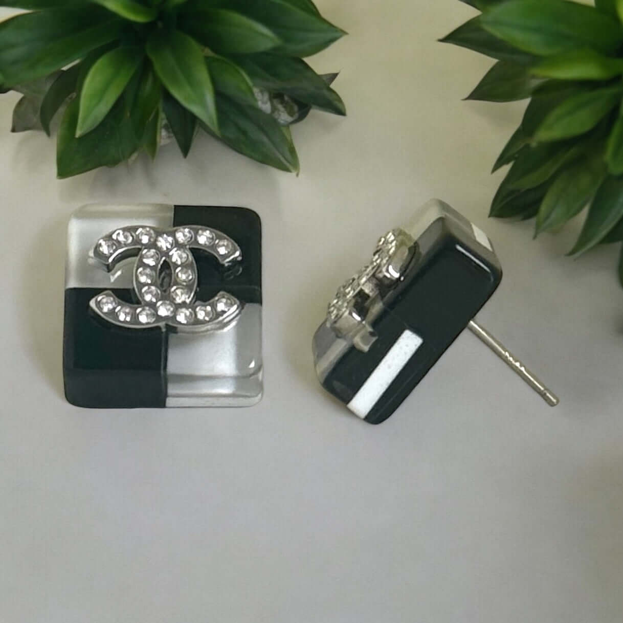 Pre-owned Chanel CC Square Lucite B/W Earrings