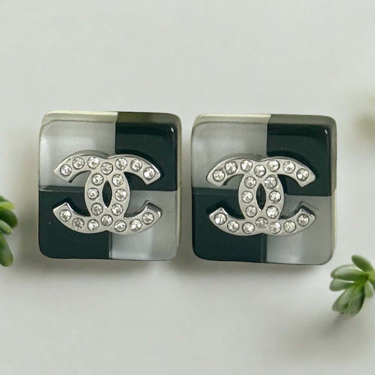 Pre-owned Chanel CC Square Lucite B/W Earrings