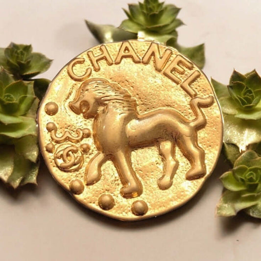 Chanel Vintage Gold Plated 2D Royal Lion Brooch Pin 94’ Pre-Owned