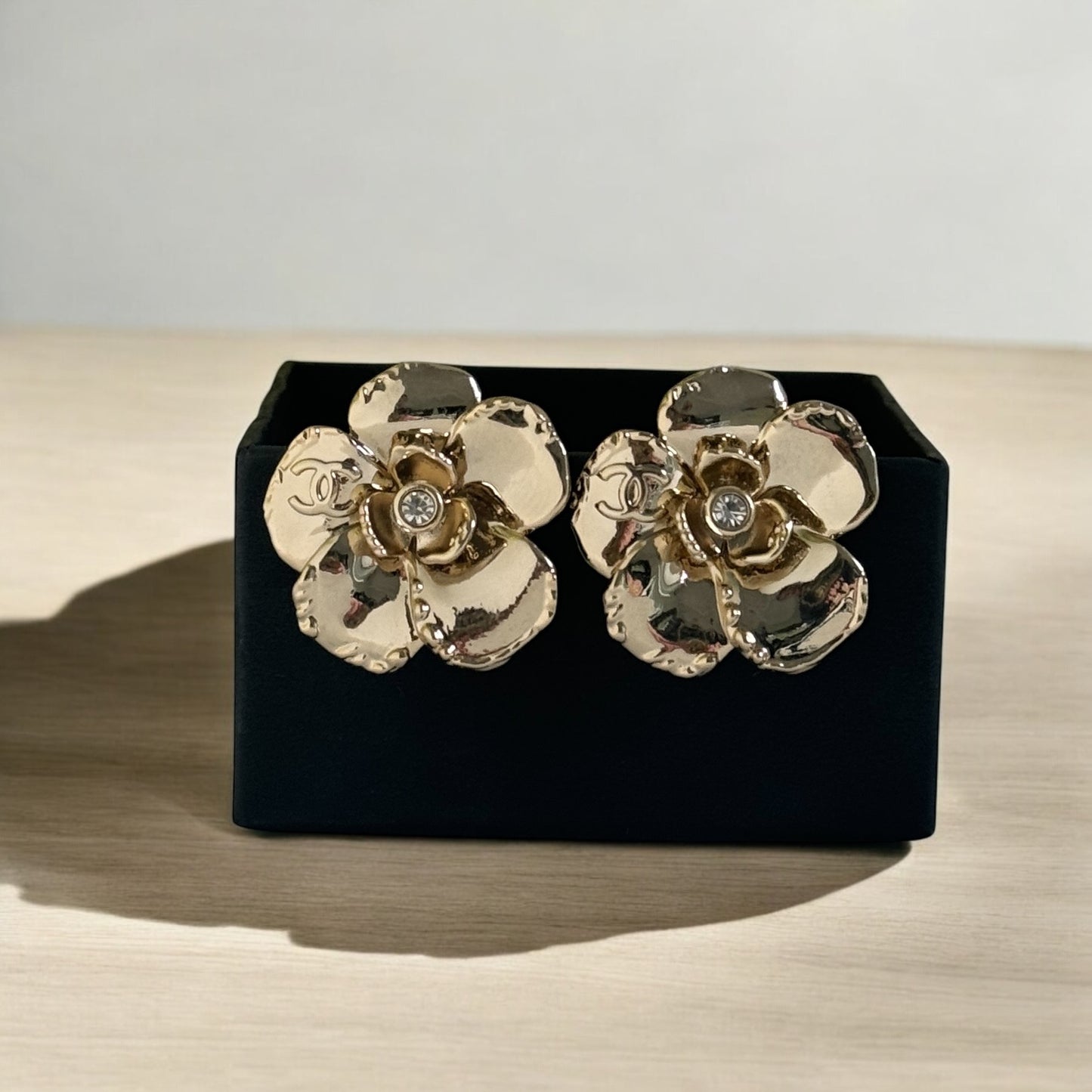 Authentic Chanel Gold CC Camellia Flower Earrings 24 Pre-Owned