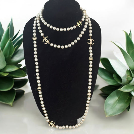 Chanel Pearl Gold CC Pre-Owned Necklace