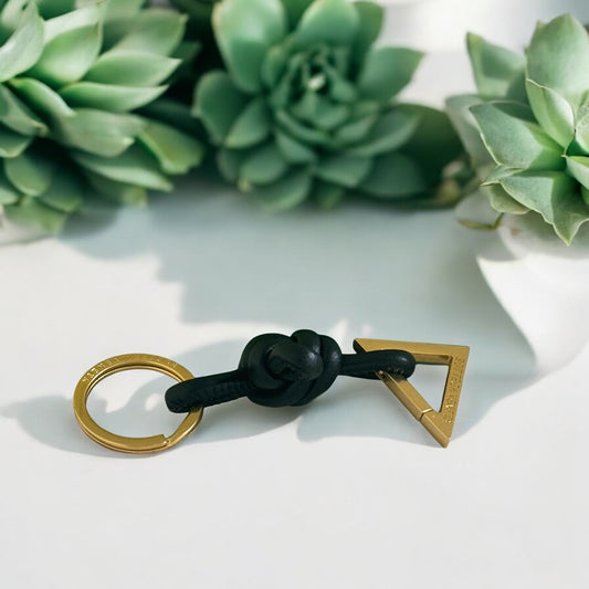 Bottega Veneta Black Leather Knotted Triangle Key Ring Never Used