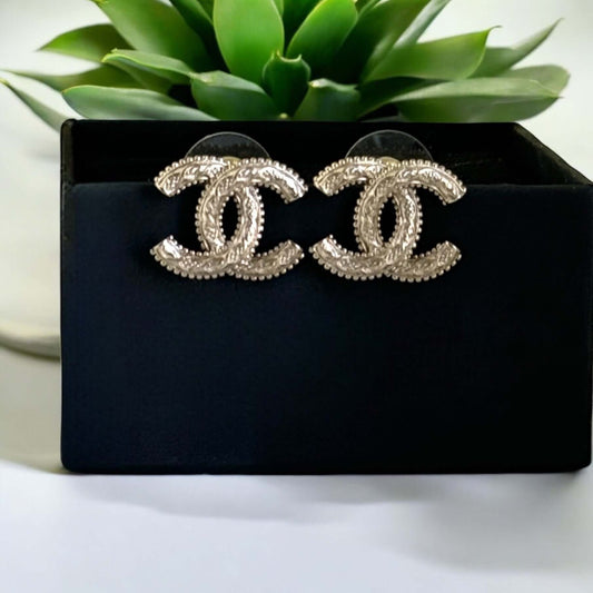 Pre-Owned Authentic Chanel Gold CC Intricate Post Earrings