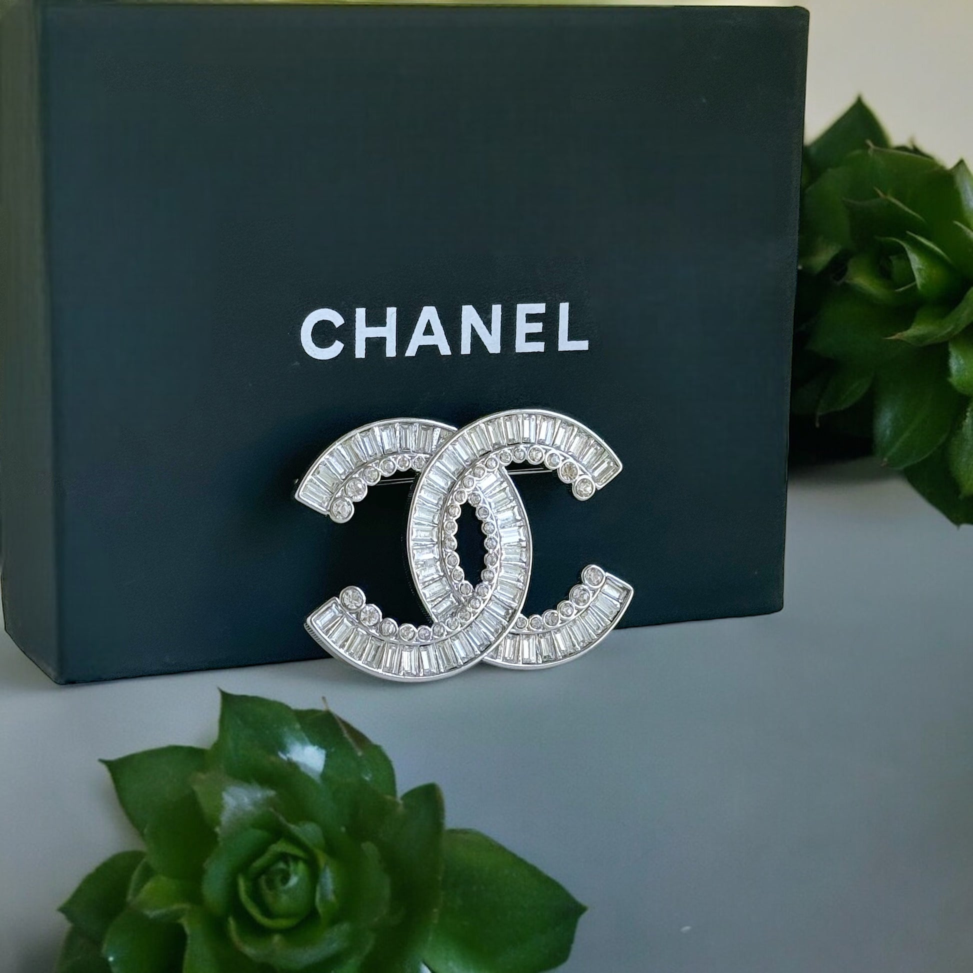 Chanel Silver Clear Crystals Double C Brooch PinAdd sparkle and style to any outfit with the Chanel Silver Clear Crystals Double C Brooch Pin. Perfect for special events, dinners, and nights out, this brooch is in excellent condition and comes with a gift