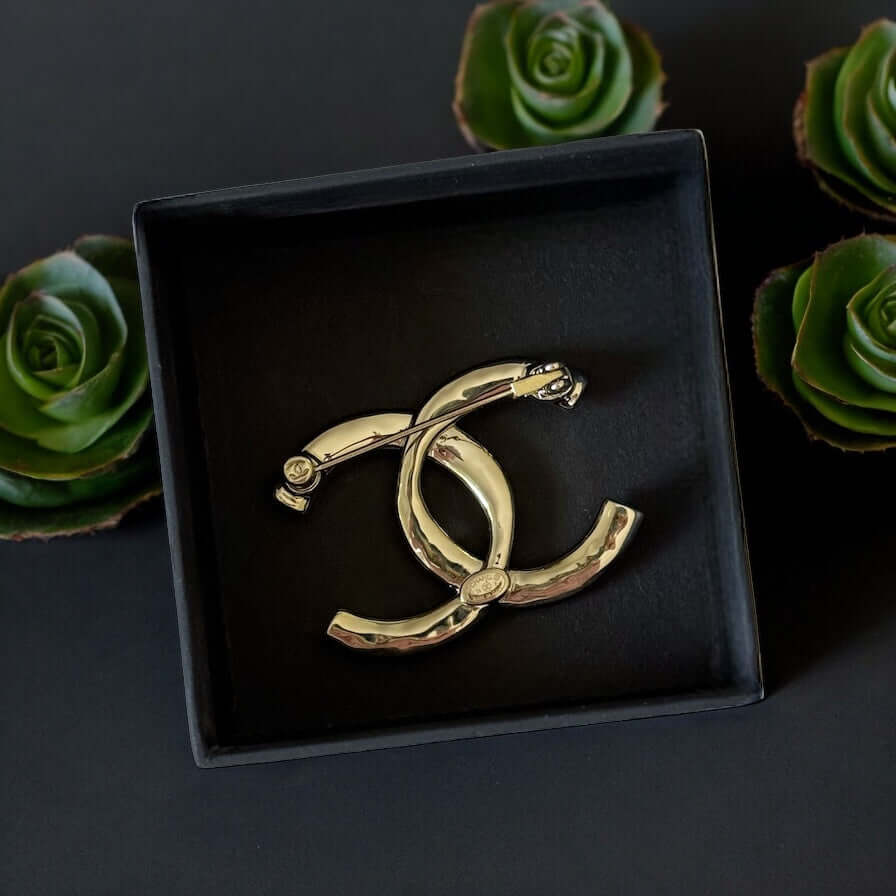 Pre-Owned Chanel CC With Round Clear Crystals Brooch Pin  24 P