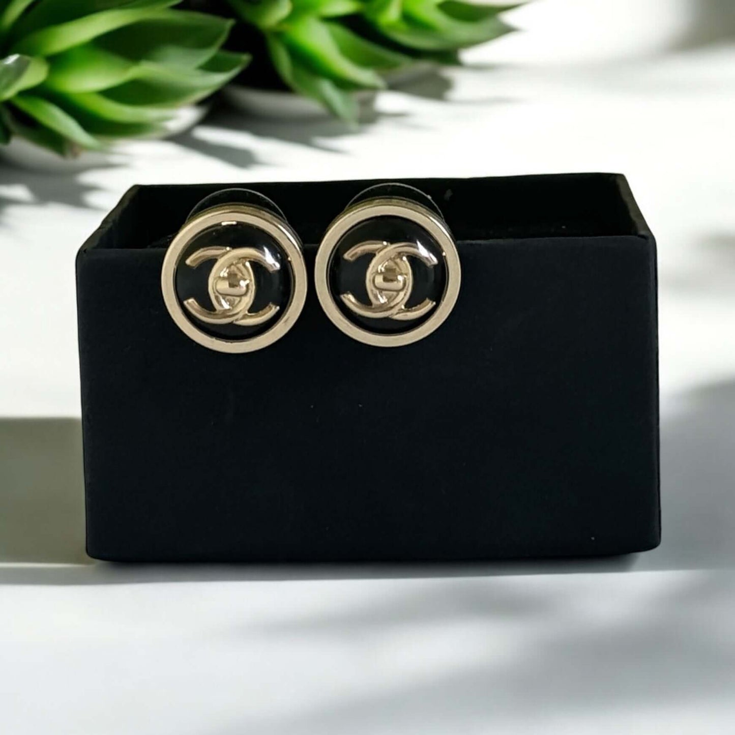 Pre-Owned Authentic Chanel Gold CC Black Made in Italy Earrings