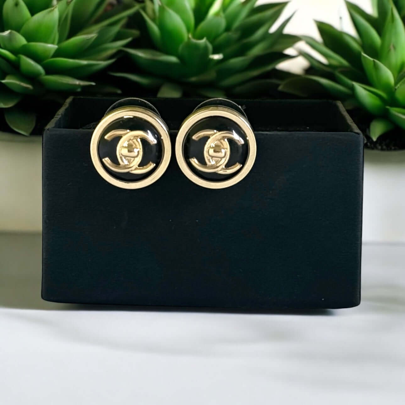 Pre-Owned Authentic Chanel Gold CC Black Made in Italy Earrings