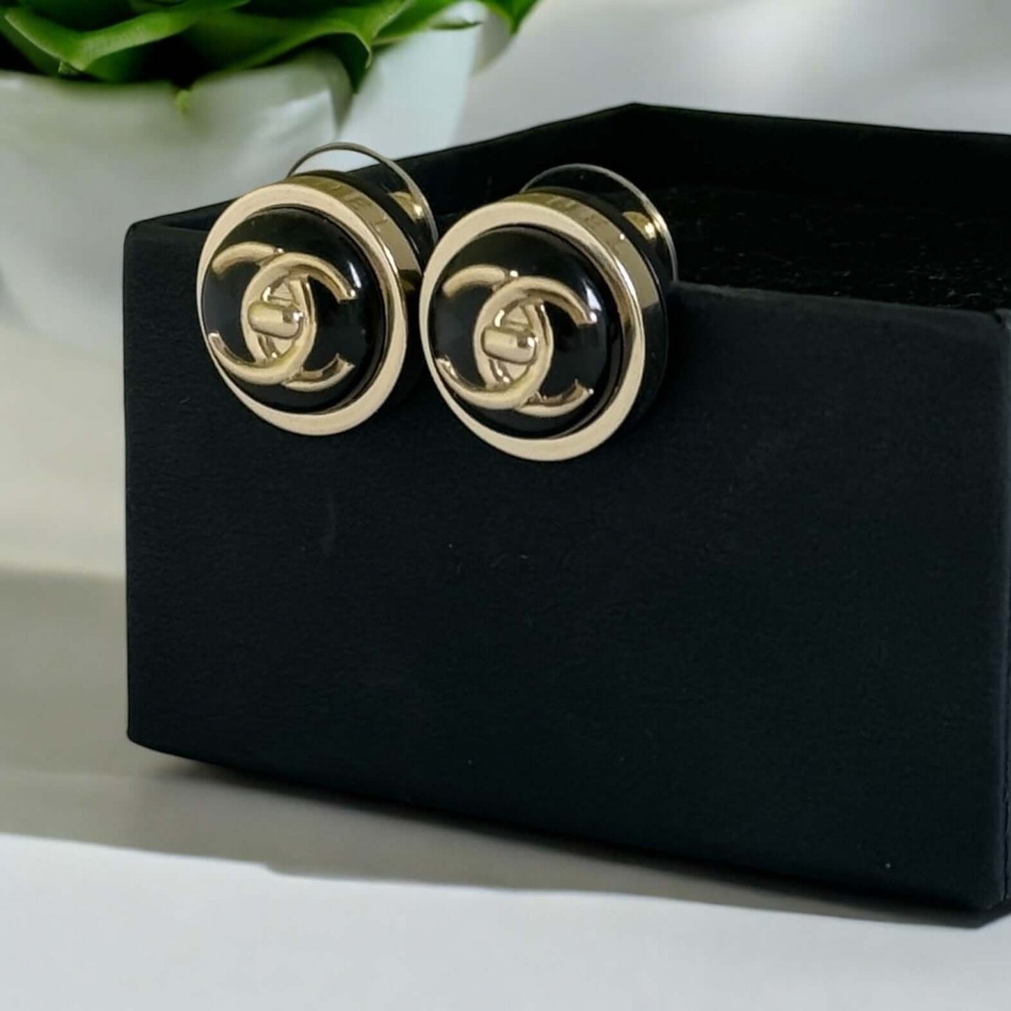 Pre-Owned Authentic Chanel Gold CC Black Made in Italy Earrings