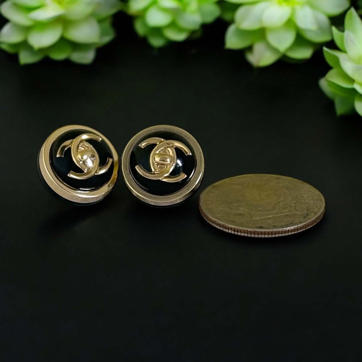 Pre-Owned Authentic Chanel Gold CC Black Made in Italy Earrings