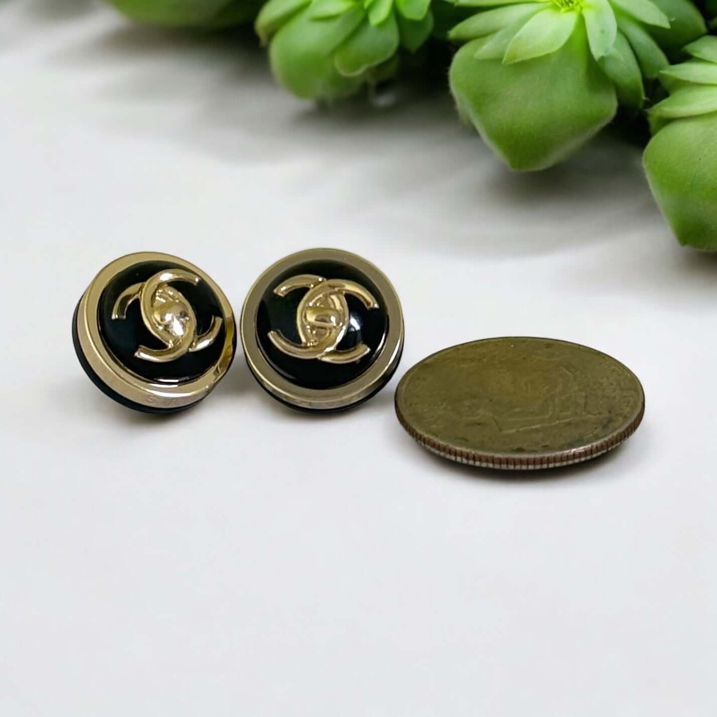 Pre-Owned Authentic Chanel Gold CC Black Made in Italy Earrings