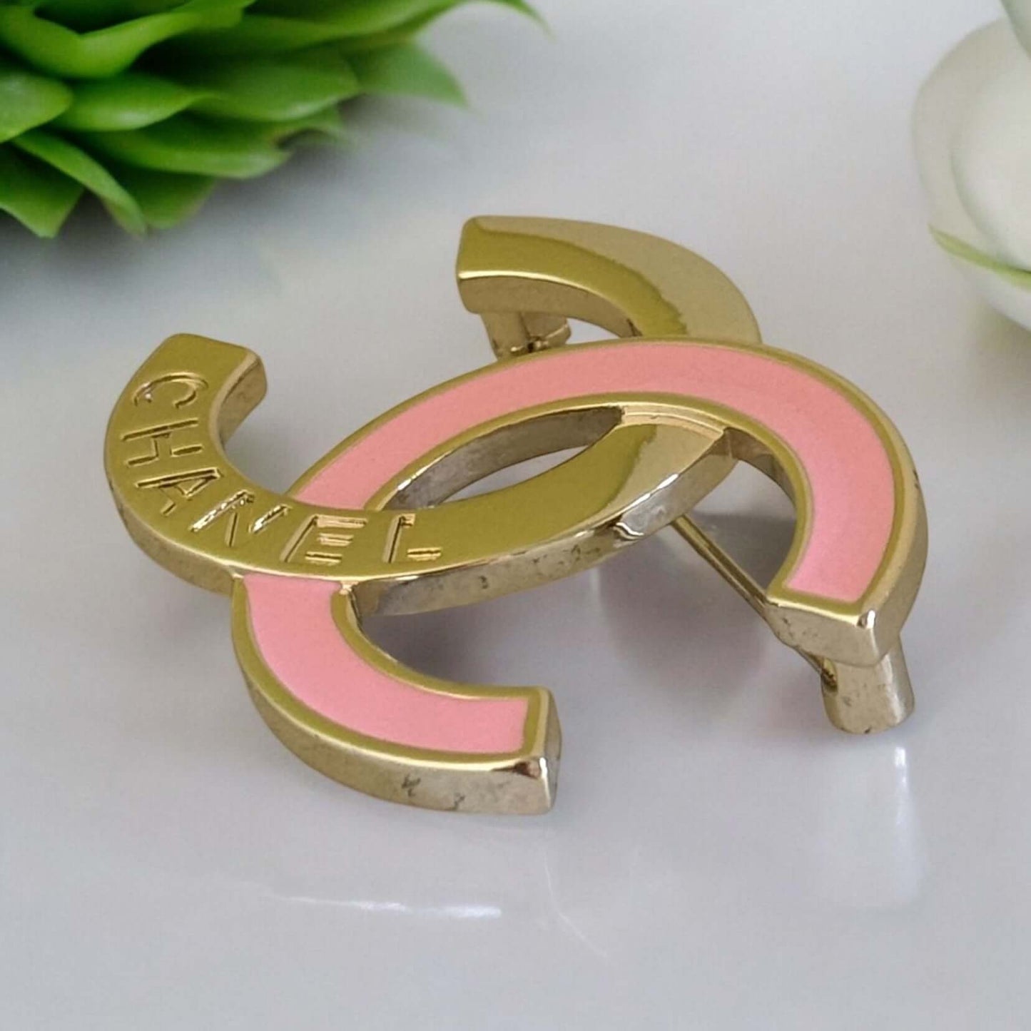 Authentic Chanel CC Gold w/ Pink Enamel Gold Brooch Pre-Owned