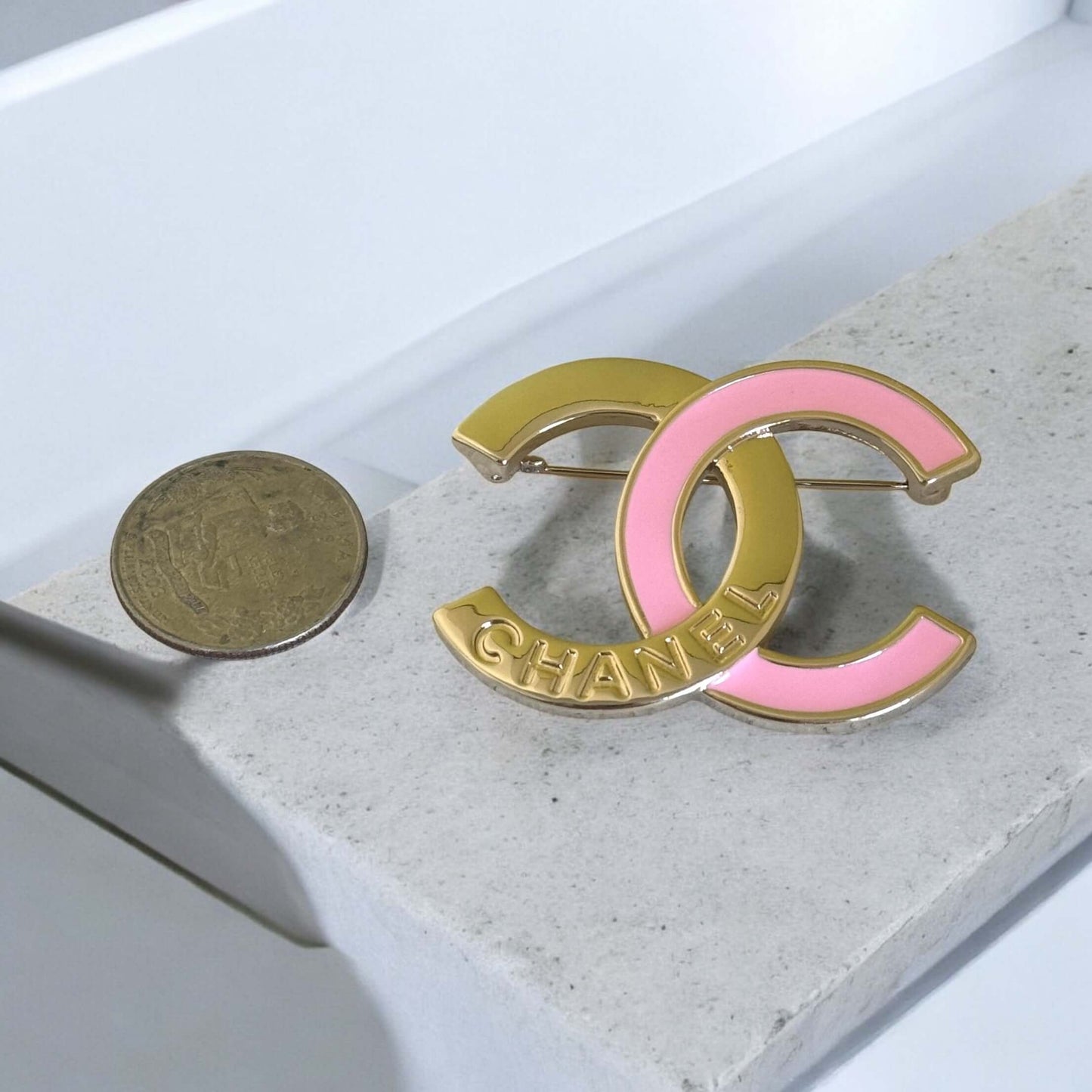 Authentic Chanel CC Gold w/ Pink Enamel Gold Brooch Pre-Owned