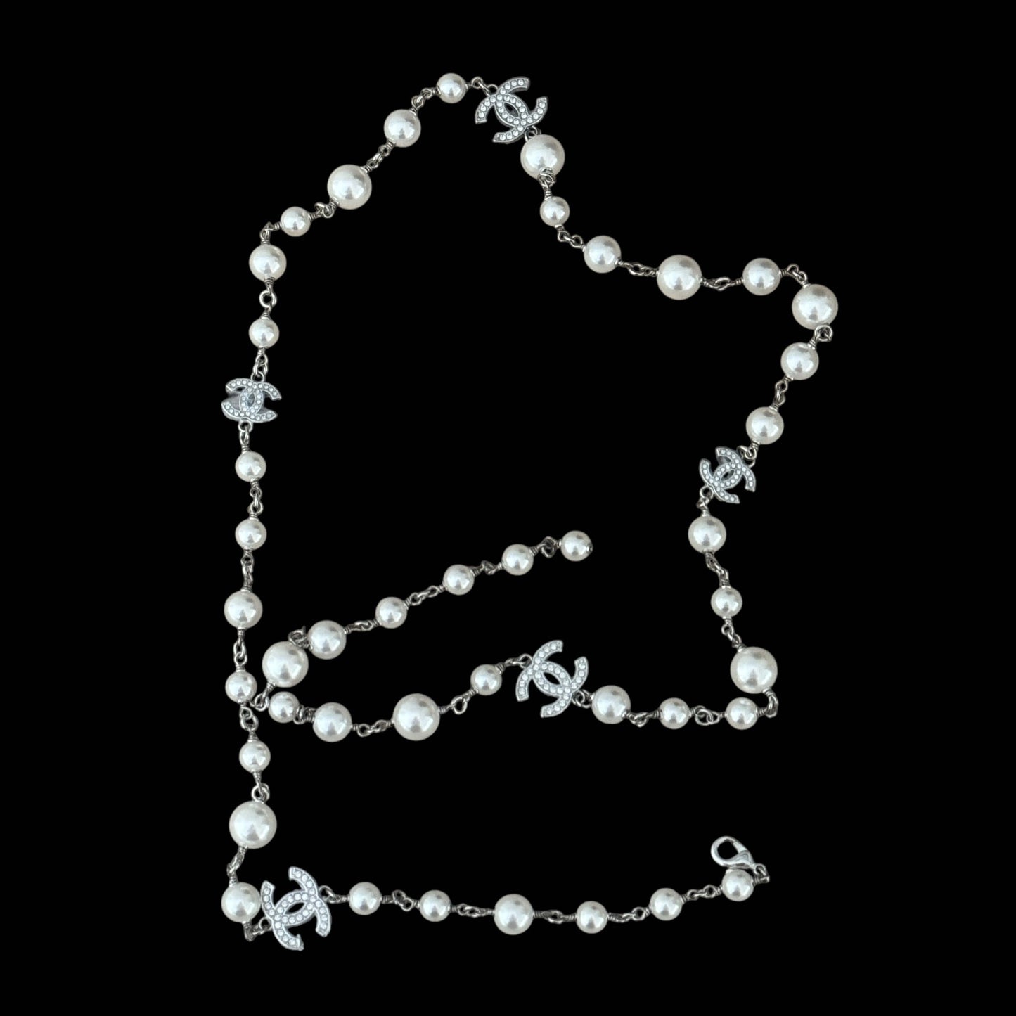 Authentic Chanel CC Pearl Wire Link Necklace 17 Pre-Owned, silver and pearl design in excellent condition, adjustable length.