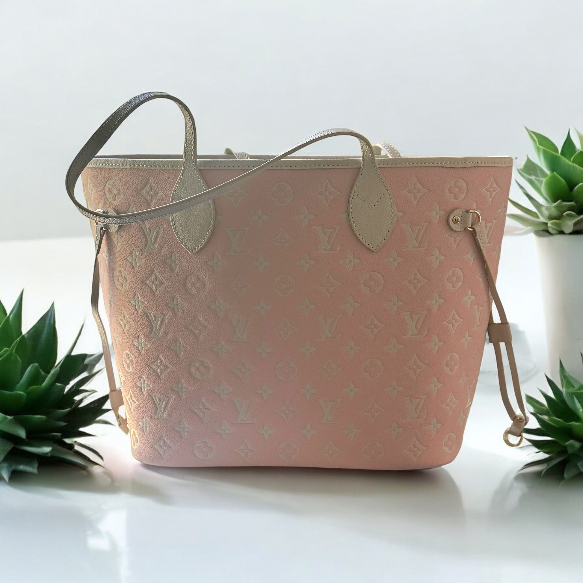 Like New Louis Vuitton Never Full Pink & Green - My Mama Found What  