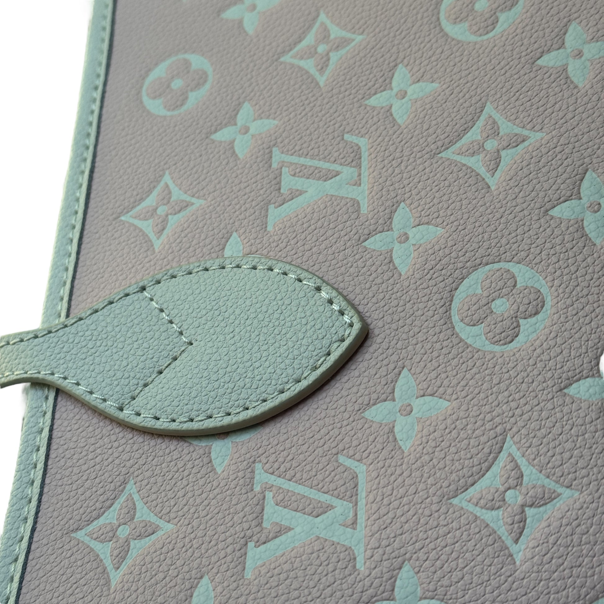 Like New Louis Vuitton Never Full Pink & Green - My Mama Found What  