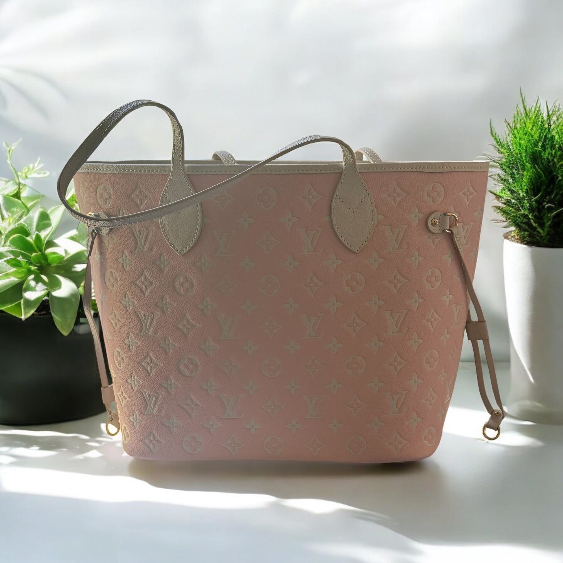 Like New Louis Vuitton Never Full Pink & Green - My Mama Found What  