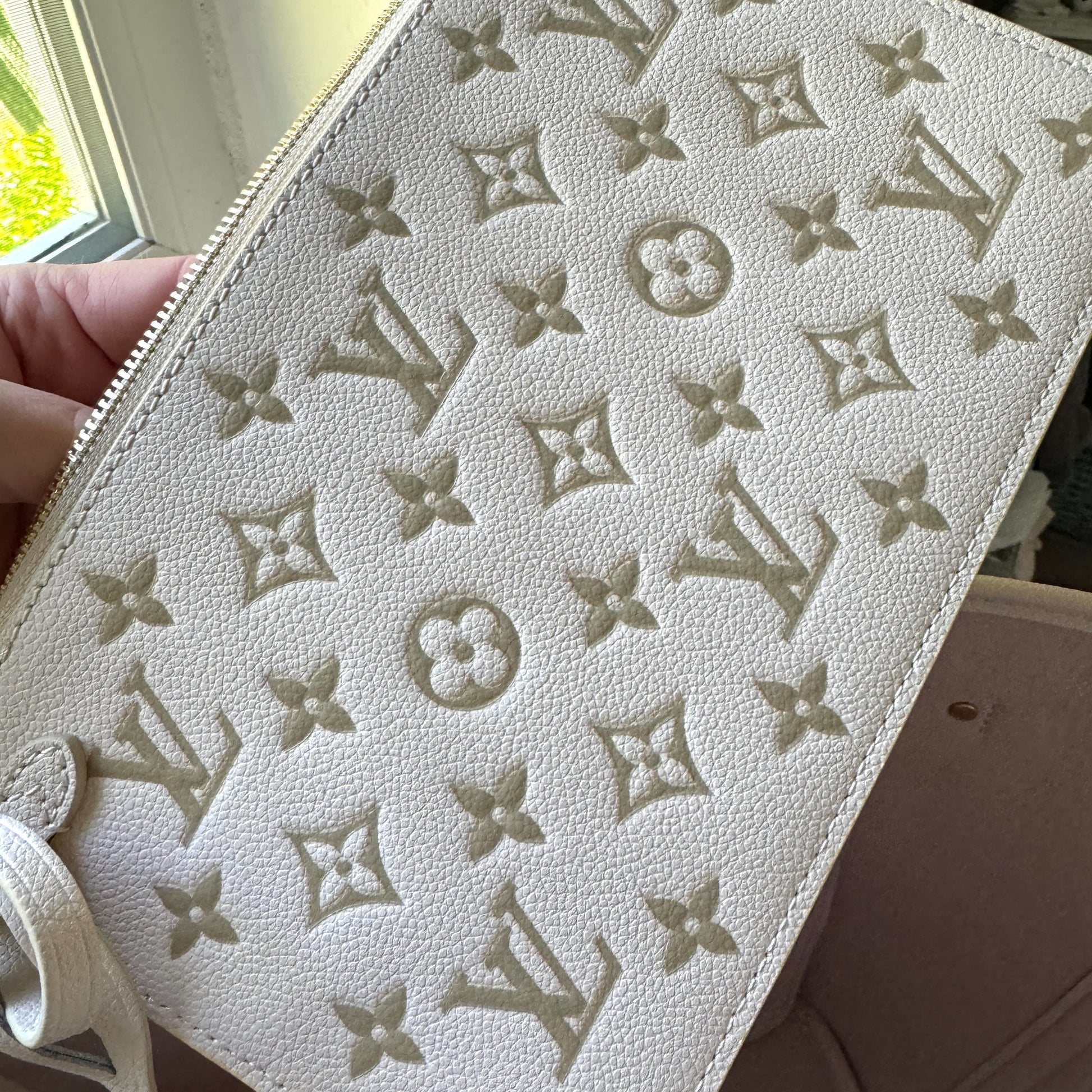 Like New Louis Vuitton Never Full Pink & Green - My Mama Found What  