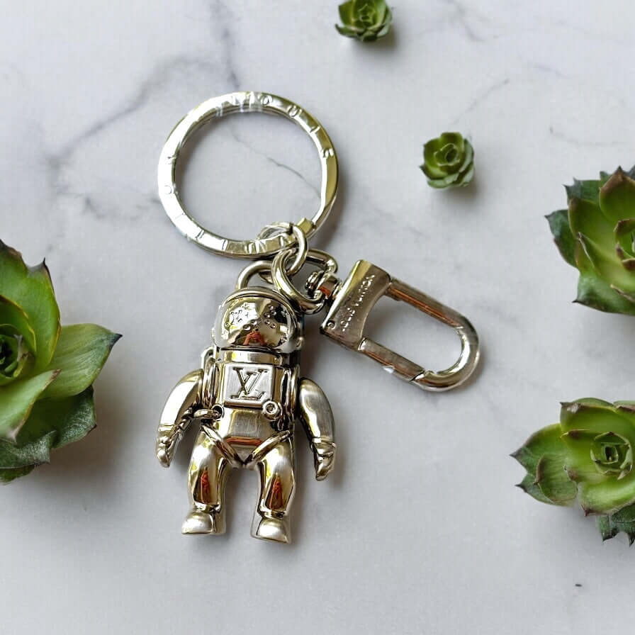 New Louis Vuitton Silver Astronaut Key Ring with Box ￼Upgrade your key game with this funky New Louis Vuitton Silver Astronaut Key Ring. Crafted from solid stainless steel, this rare and hard-to-find key chain features a playful astronaut design that is p
